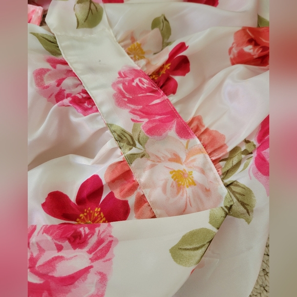 Morgan Taylor Floral Robe - Picture 9 of 13